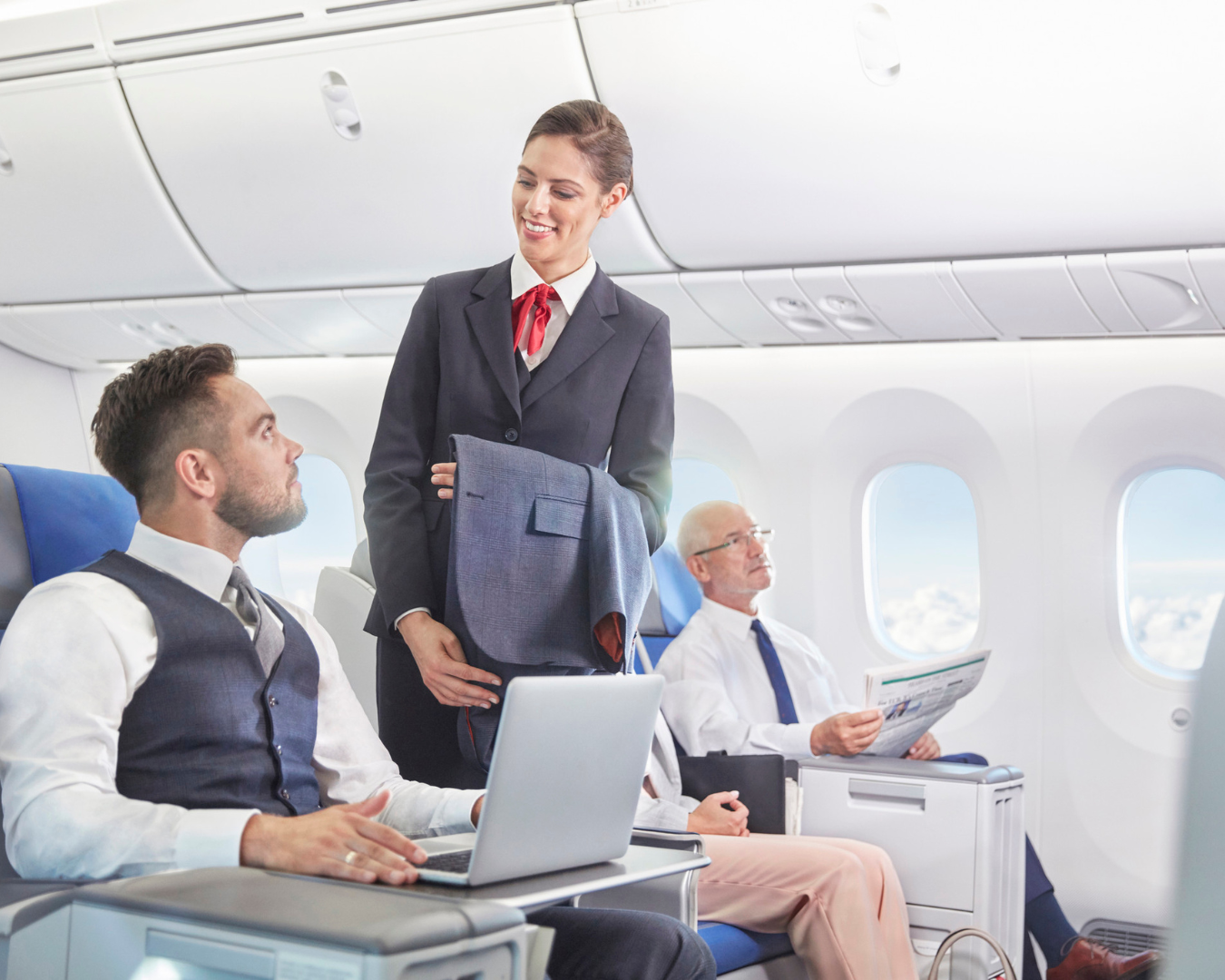 ¿cuánto ganan los auxiliares de vuelo?