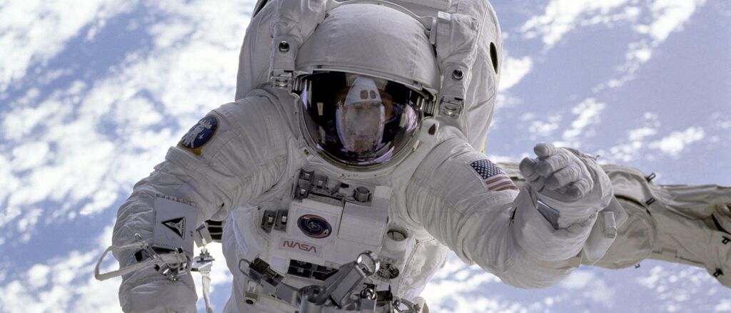 Astronaut astronomy cosmos 2152